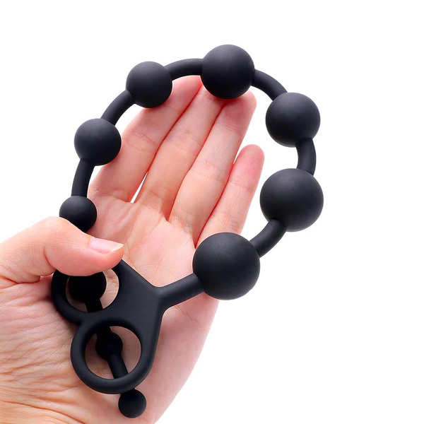 後庭拉珠 with hand holding