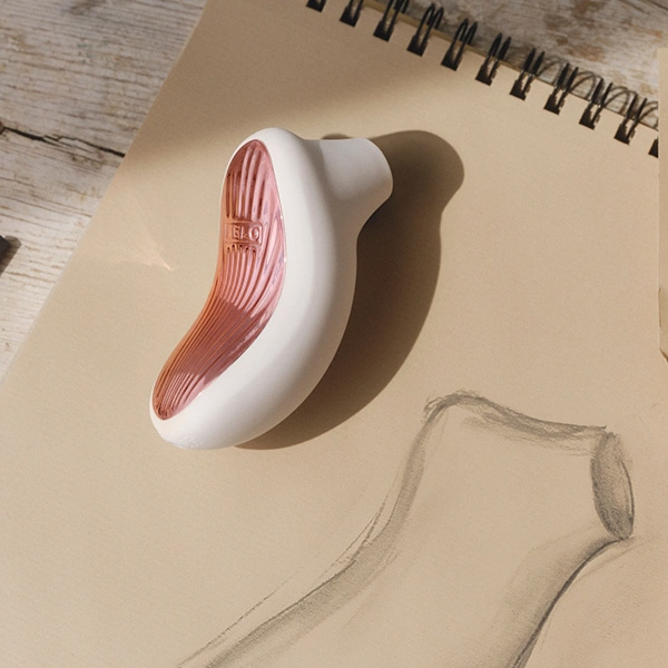 LELO Sona 3 Clitoris Massager - White with a same sona3 drawing beside